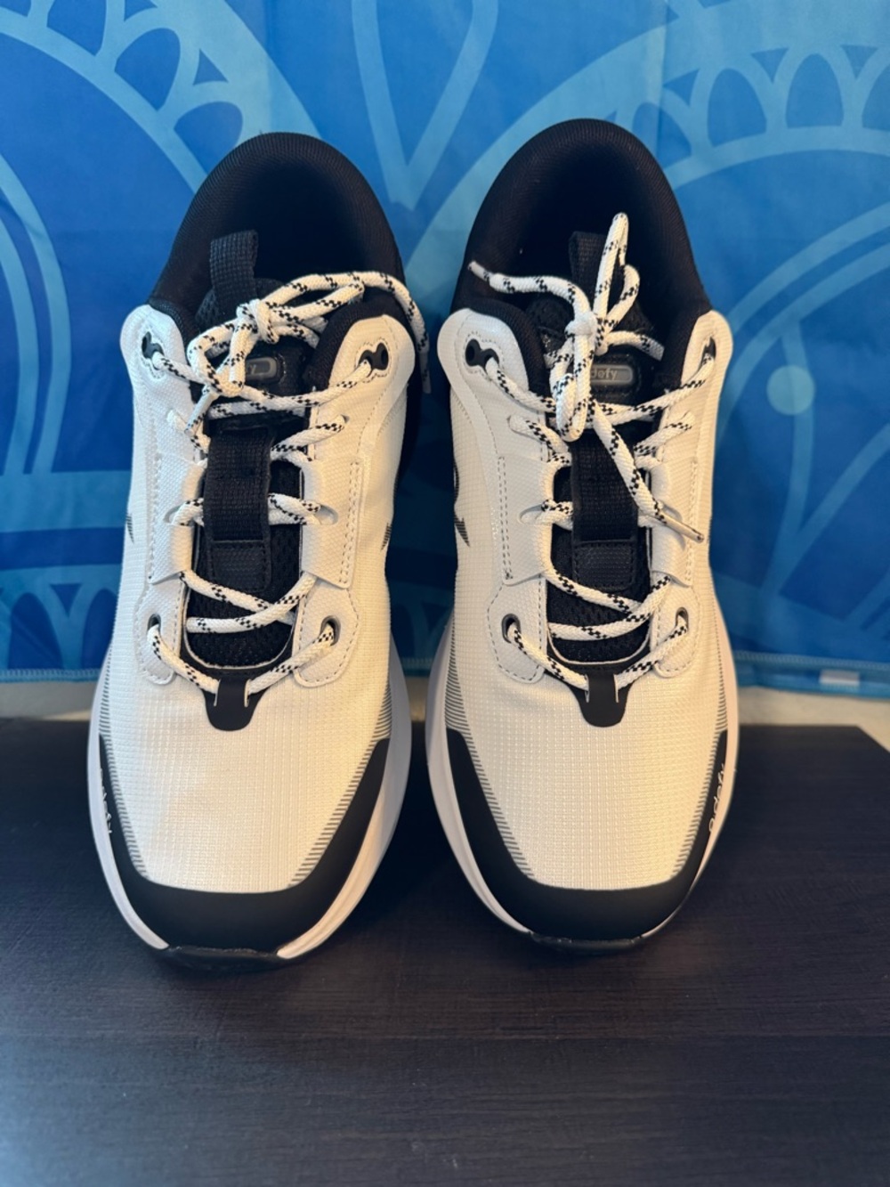 Men's Size 10 Athletic Shoes White and Black